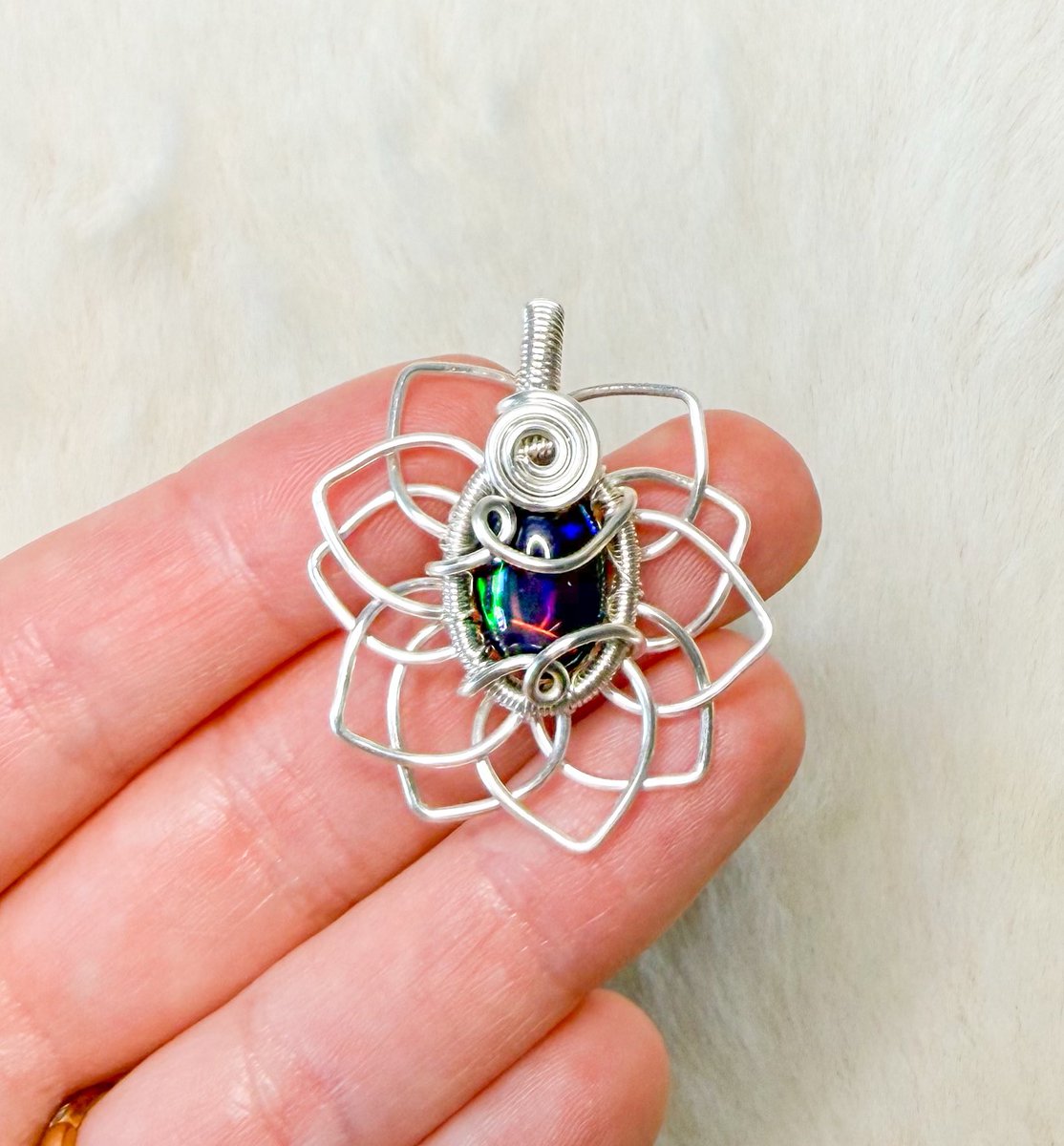 black opal sunflower pendant is so peak 🌈🖤

“sunset at the sea” collection coming to my shop Thursday 3/05 at 8pm eastern time 🌞🌊