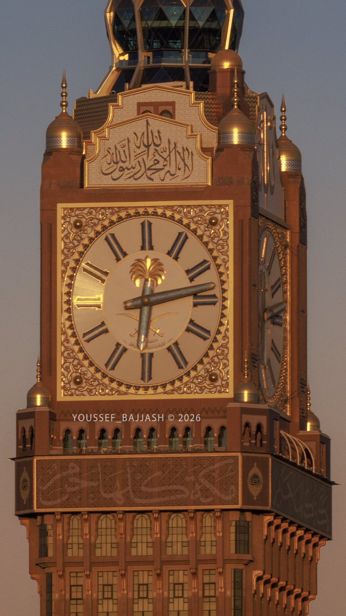 youssef_bajjash's tweet photo. #القمر ليلة 14 من #شهر_رمضان_المبارك حسب #مكة_المكرمة 
ما هو أجمل من القمر هي عبارة جديدة وجديرة في مكانها من #برج_الساعة ( #مكة_كلها_حرم ) https://t.co/EE2H3pzYa1
