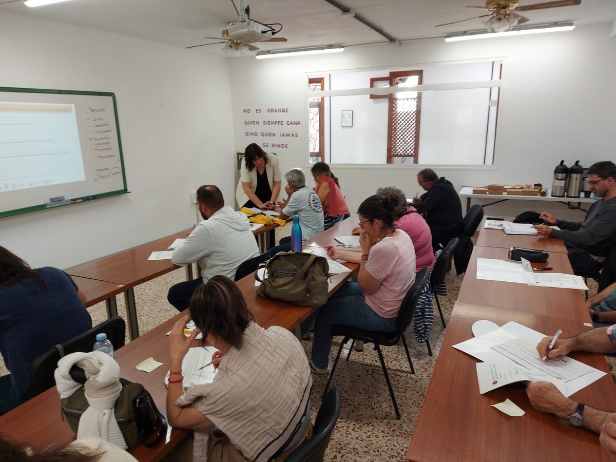 “Cómo dar valor al producto local a través de la comunicación”. Desde Extensión Agraria de Tejina, se llevó a cabo esta jornada dirigida a una veintena de productores del sector primario del Mercado de Tegueste, contando con la participación de técnicos del ámbito agrario.