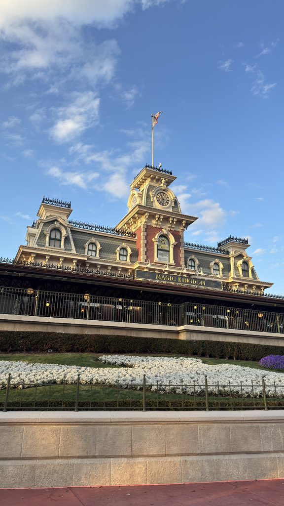 LeeFamily2012's tweet photo. Top tip… if you do Disney without the kids, it’s literally 1/2 price!! https://t.co/UlW3ezFLzr