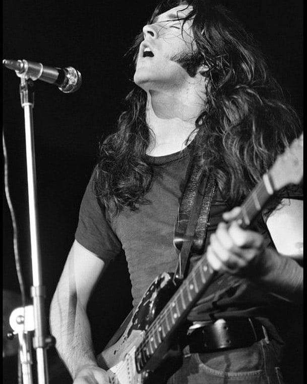 Happy birthday, Rory Gallagher! 🇮🇪💚
"‘So these couple of kids come up, who’s me and my mate, and say ‘How do you get your sound Mr. Gallagher?’ and he sits and tells us. So I owe Rory Gallagher my sound. ‘"- Brian May
#RoryGallagher