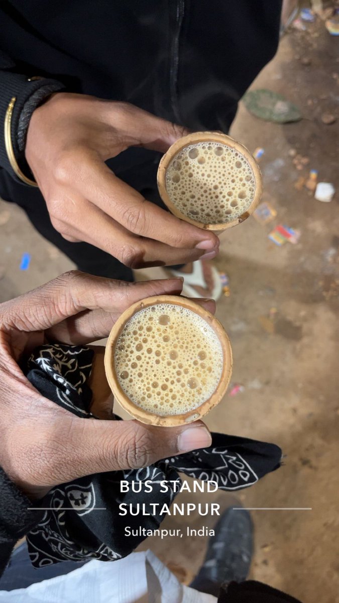 AshmitTiwari20's tweet photo. Stand Sultanpur wali chai ☕
Safar chahe chhota ho ya lamba… sukoon bas is mitti ke kulhad me milta hai 🤎
#ChaiLovers #KulhadChai #BusStandVibes #Sultanpur https://t.co/YHfXLJAQ1n