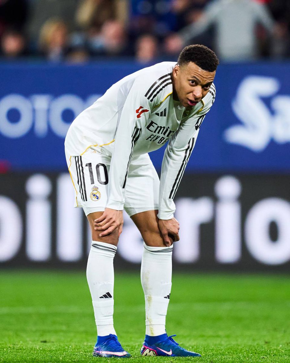 Real Madrid confirm Kylian Mbappé is receiving treatment from French doctors and will not undergo surgery for his sprained knee.

He has already missed four games this season due to ongoing knee problems since December.
