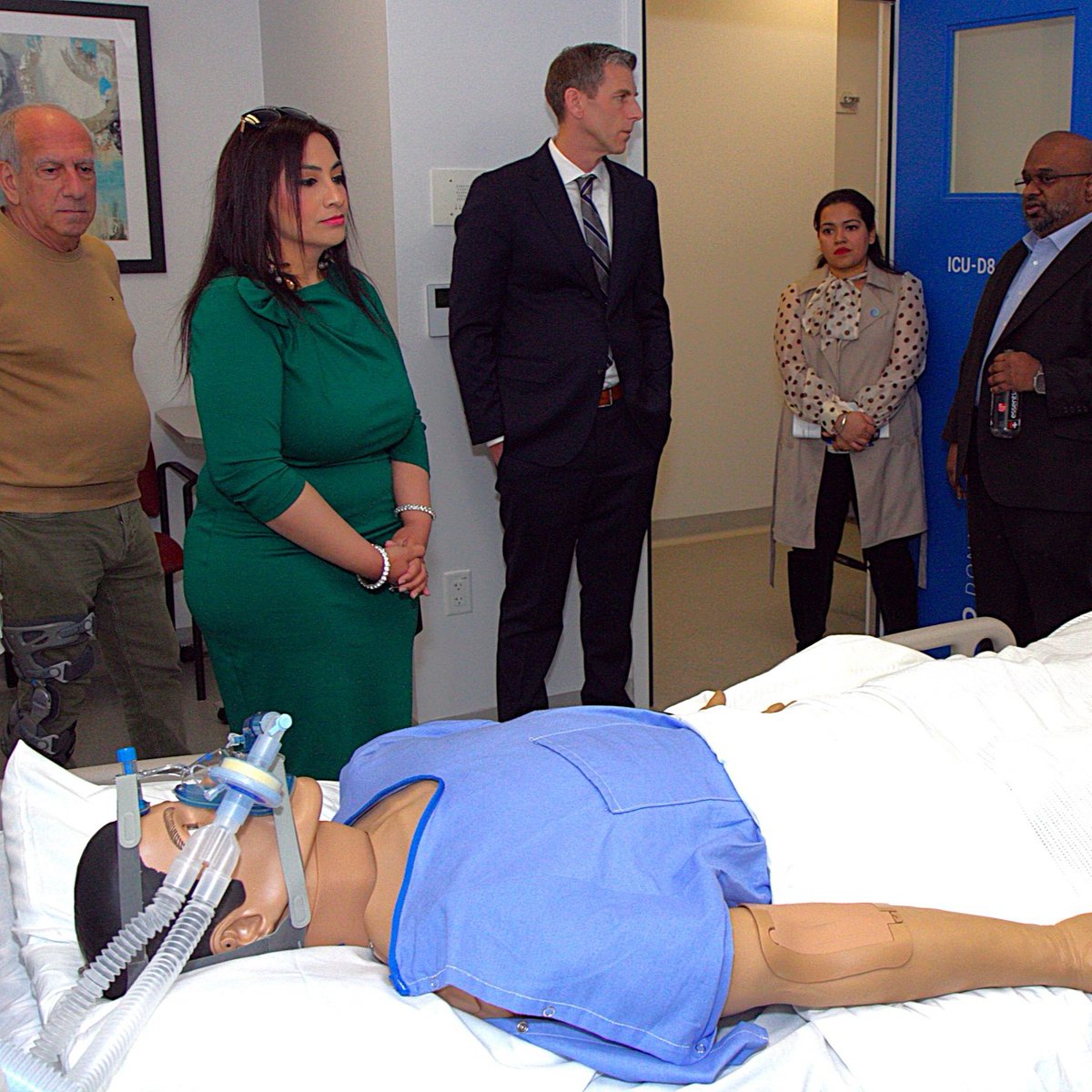 LiveOnNewYork's tweet photo. Honored to connect with @edbraunstein, a dedicated advocate for organ donation in Queens. Together with Dr. Mariam Singh, heart recipient Shalasia Jones, and Donor Hero Dad Richard Azzarello, we are working to save lives across NY. π½π
#LiveOnNY #DonateLife #QueensNY https://t.co/Cak5ZwK4se