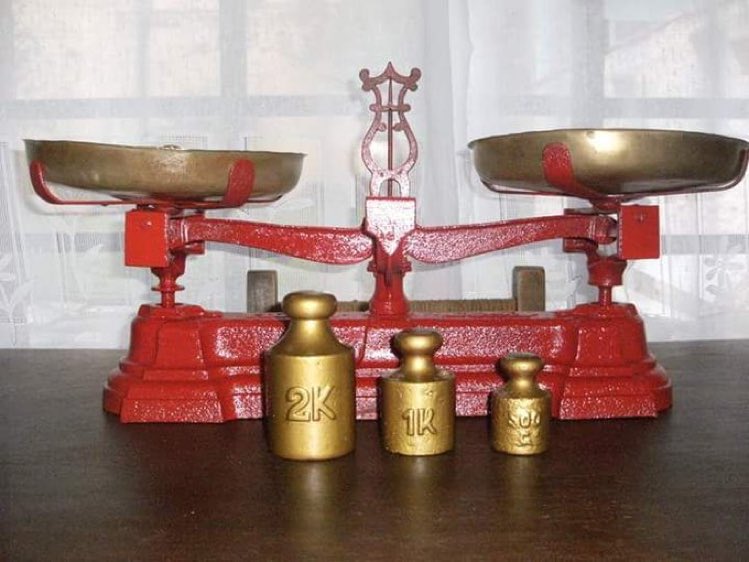 Nigelj08223326's tweet photo. @snibs14 @Hackney50David @historycompany @Johnnypapa64 @NanaVupNorth @LynchLainey @OfficialJoyous
This was the scale used to weigh
Flour
Salt
Sugar
Butter
When sent to the #parlour one had to be sure the weights were correct 😁🇹🇹 https://t.co/yrVLWkYxHR