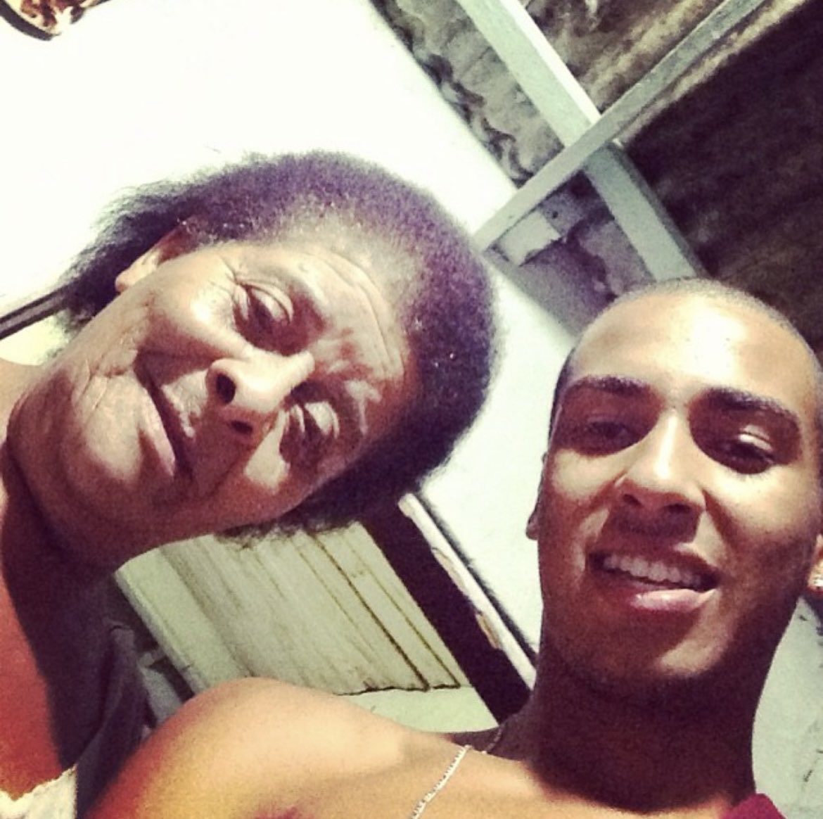 dodoullmann_40's tweet photo. Essa vida adulta no meio do capitalismo, até o luto finca sem tempo… que loucura. Descansa em paz minha véia Eva Jussara https://t.co/EreWn5oL6o