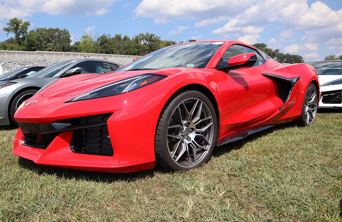 Just One Corvette included in GM's Stop Sale Order Over Missing Owner's Manuals corvetteblogger.com/2026/03/02/jus… #Corvette #Z06