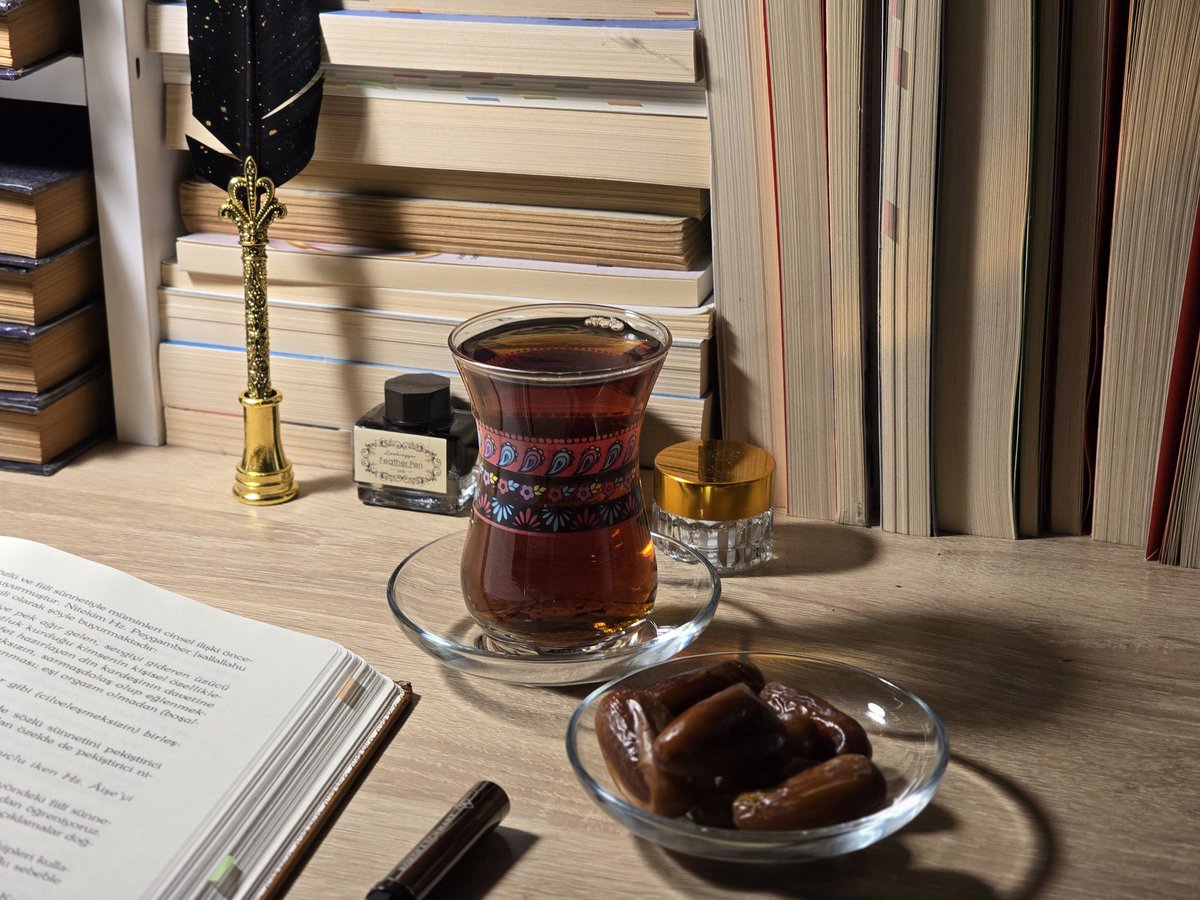 'erkeğin efendiliğini kabul etmek kadını köle yapmaz. efendinin eşi yapar.'

- işretü'n nisa, imam nesâî