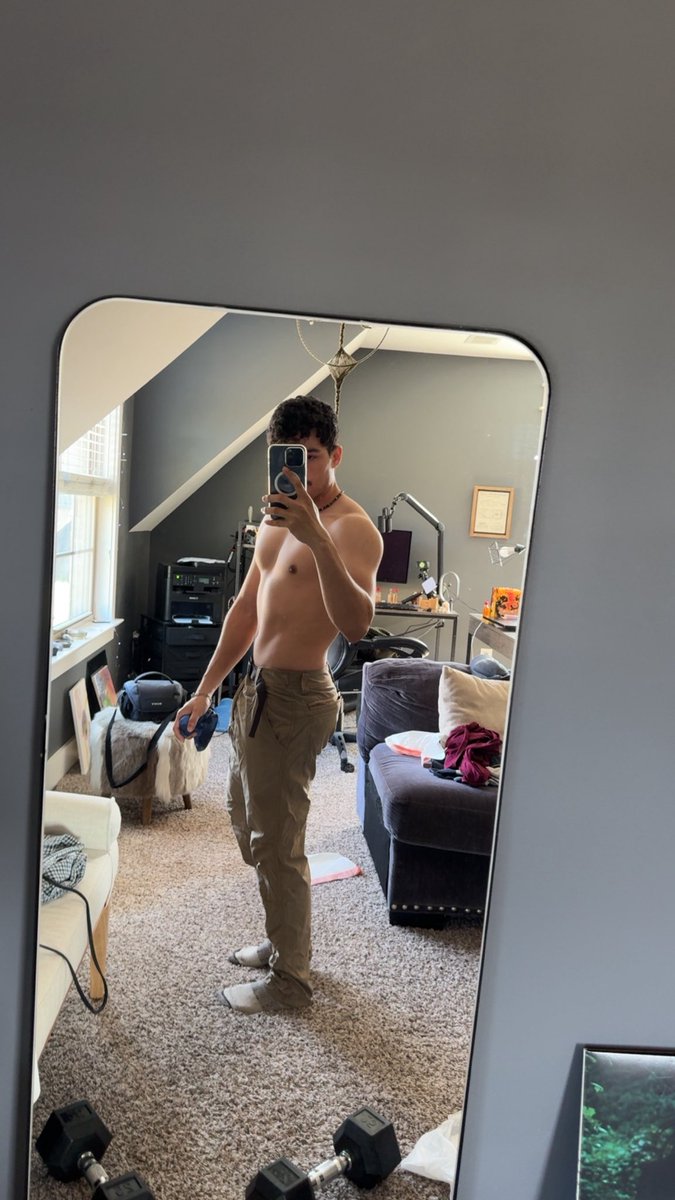 wokeylowkeyx's tweet photo. Guys make me do a cheeky shake tonight https://t.co/nEjU7CLOLx