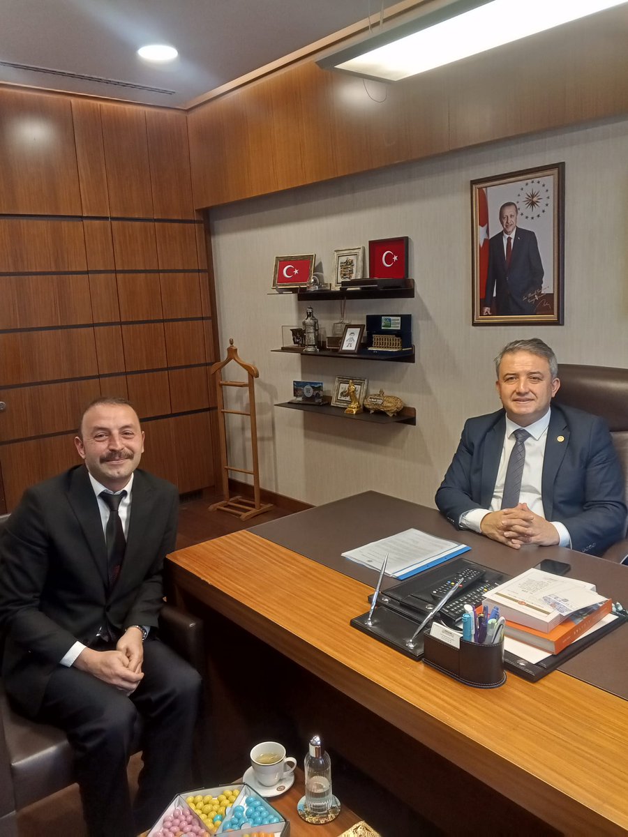 <a href="/MeclisinSesi6/">Meclisin sesi 🏛️</a> Kamuda çalışan üniversite mezunu işçilerin kamu personel reformu kapsamında değerlendirilmesi için yürüttüğümüz çalışmalar, Anayasa Komisyonu Üyesi ve AK Parti İstanbul Milletvekilimiz Sayın İsa Mesih Şahin’e iletilmiştir.
Eşit işe eşit hak, liyakate dayalı statü ve adil bir kamu