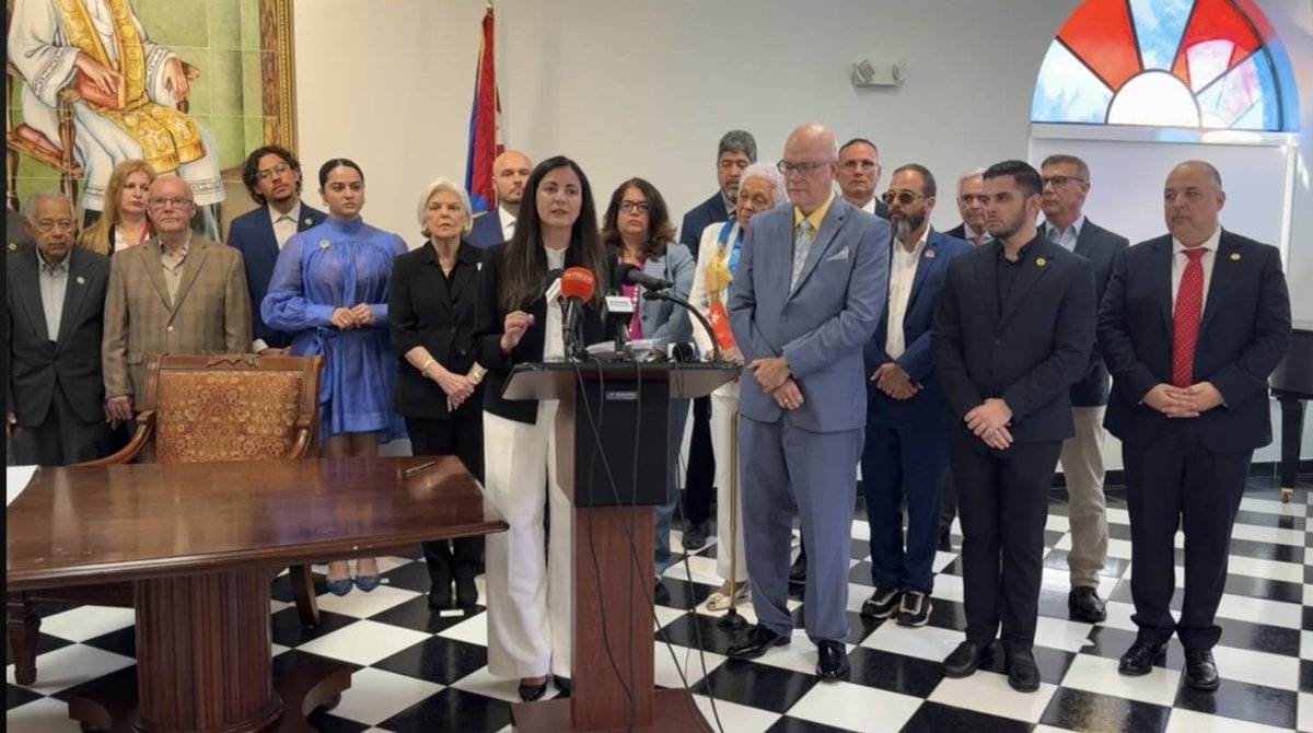 Histórico. El pueblo de Cuba en el exilio acaba de firmar el Acuerdo de Liberación entre las principales plataformas democráticas.

Oficialmente hay, por primera vez, un plan de transición en Cuba para realizar los próximos meses.

La liberación de Cuba está más cerca que nunca.