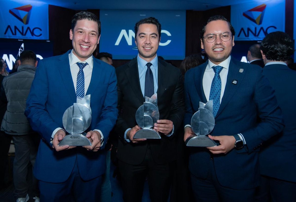 Felicito a los alcaldes de Querétaro <a href="/FeliFerMacias/">Felipe Fernando Macías</a>, El Marqués <a href="/RodMonsalvoC/">Rodrigo Monsalvo</a> y Corregidora <a href="/JosueGro/">Chepe Guerrero</a>, por ser reconocidos por la Asociación Nacional de Alcaldes entre los mejores del país. 
En <a href="/AccionNacional/">Acción Nacional</a> seguimos fortaleciendo gobiernos que dan resultados y mejoran la