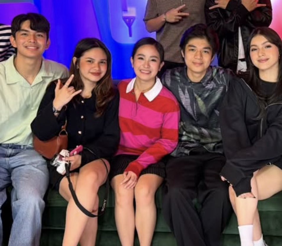 lvndrbini's tweet photo. mas clear version family portrait 🤩 https://t.co/IOXZ1dZxXu