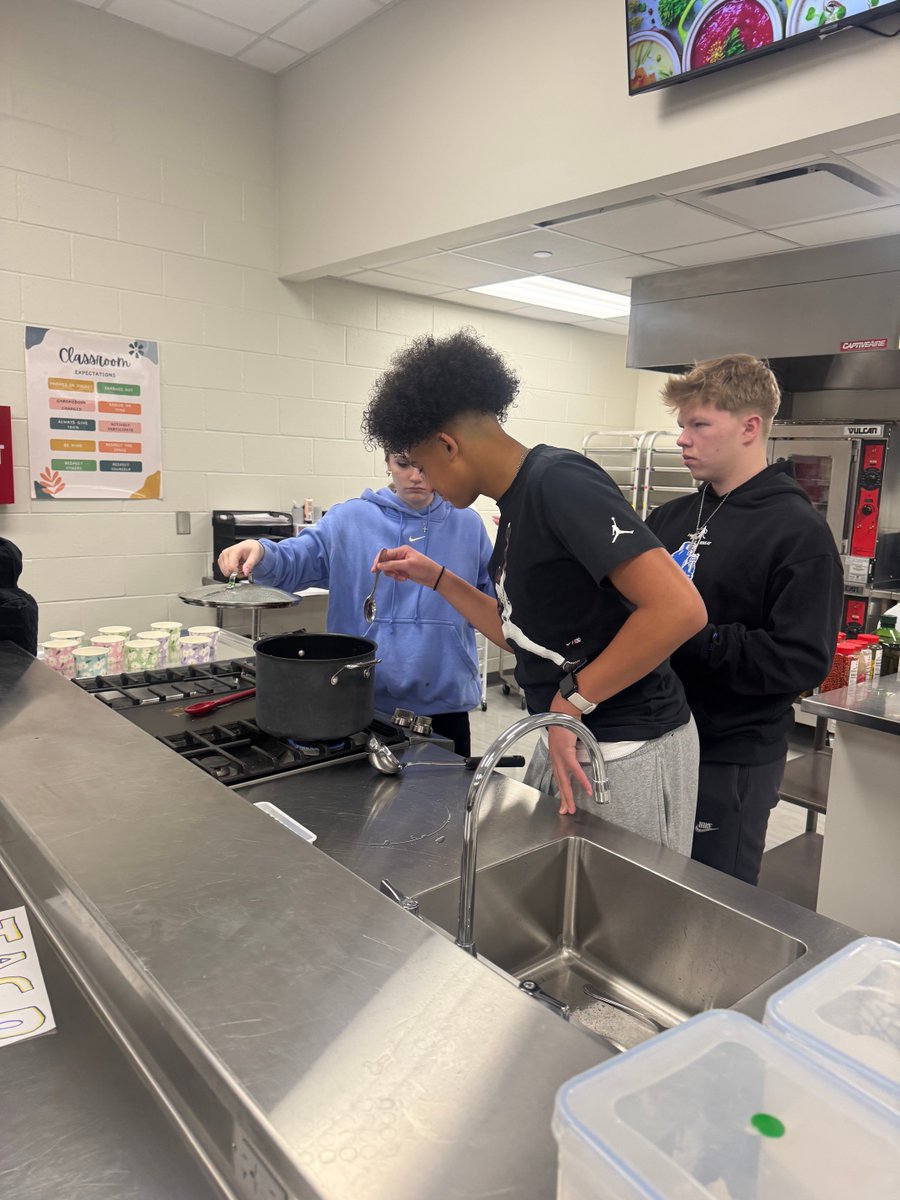 Lincoln Standing Bear High School tweet media