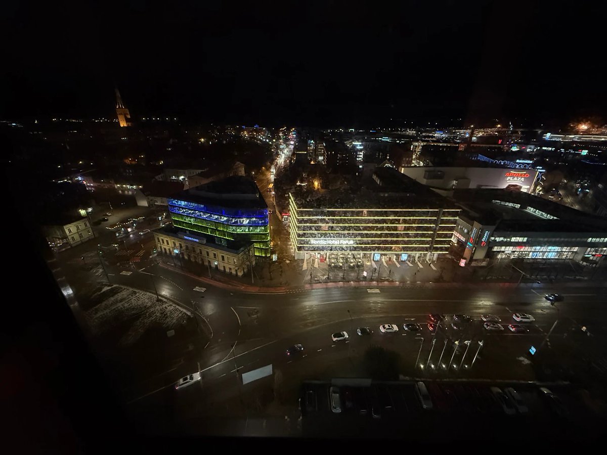 Ean_Weiler's tweet photo. Arrived to Tallinn. The night view is pretty. 
Wish me good luck for my second Junior Worlds. ⛸️
See you all soon. 😊
#JWC #JuniorWorlds #Tallinn https://t.co/I2LTK0wc4D