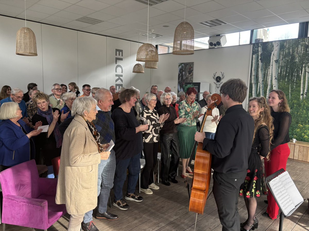 Afgelopen zondag genoten we van een prachtig concert van het Kobari Trio ✨ Met sopraan Sarah Konig, harpiste Sanne Bakker en cellist Wisse de Rijk.
Een sfeervolle, energieke start van het nieuwe seizoen bij Amfitheater Het Lommerrijk! 🌷🎶