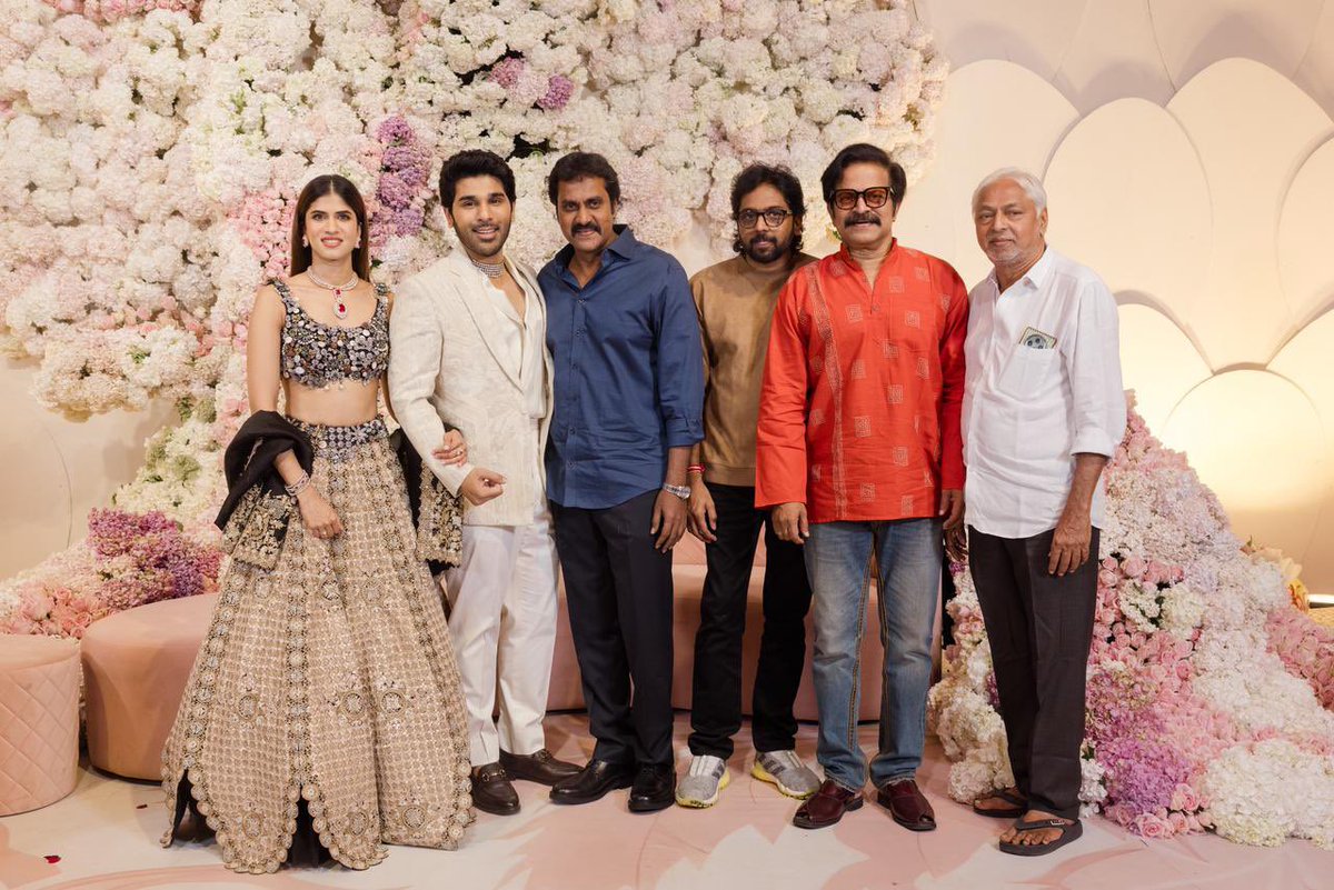 telugufilmnagar's tweet image. #AnilRavipudi, #GopichandMalineni, #Thaman, #Vassishta, #Sunil, #Brahmaji and #PriyaDarshi graced #AlluSirish &amp;amp; Nayanika’s Pre-Wedding Reception. ❤️

#TeluguFilmNagar