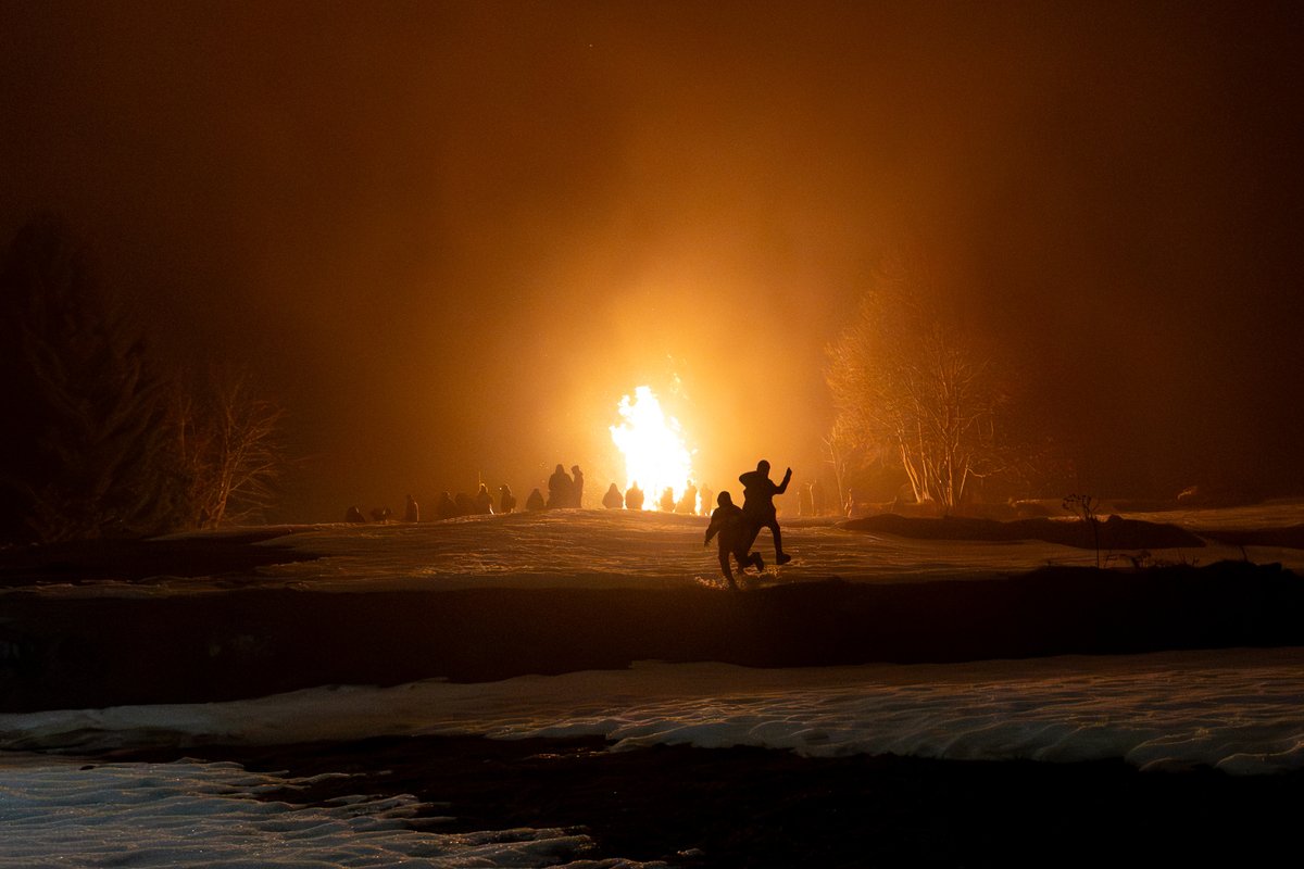 MatteoFesti's tweet photo. A Luserna, sull’Alpe Cimbra, torna Bruciamo il Marzo. Un’antica tradizione di origine pagana, carica di significati: il fuoco brucia la cattiva stagione e allo stesso tempo, il calore delle fiamme riscalda madre terra, annunciando la primavera
#Luserna #alpecimbra  #visittrentino https://t.co/S8cgKwfGgO