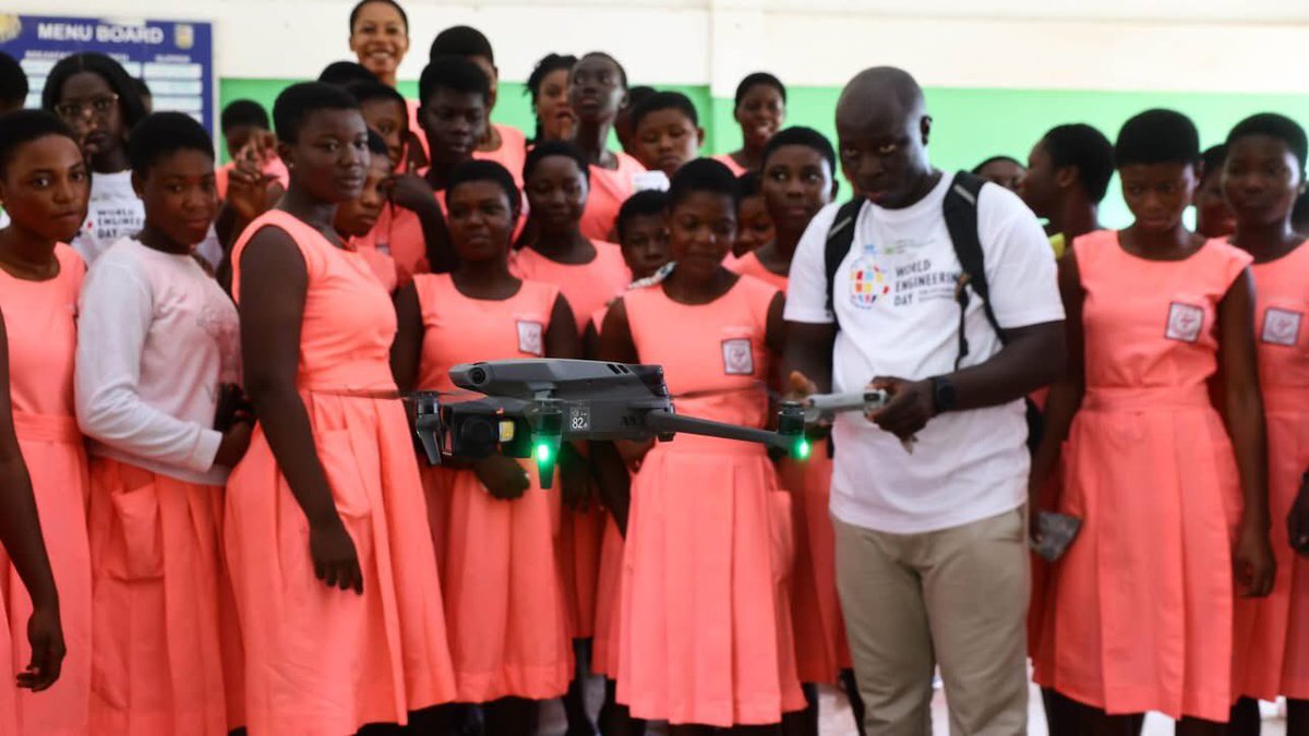 UmatToday's tweet photo. 🚂 The UMaT World Engineering Day Outreach team visited Fiaseman Senior High School. The program encouraged students to pursue STEM careers. These students represent the future of the engineering profession.

The future of engineering starts here! 🌍⚙️. https://t.co/ywqKSUp0Wx