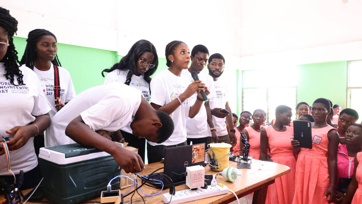UmatToday's tweet photo. 🚂 The UMaT World Engineering Day Outreach team visited Fiaseman Senior High School. The program encouraged students to pursue STEM careers. These students represent the future of the engineering profession.

The future of engineering starts here! 🌍⚙️. https://t.co/ywqKSUp0Wx