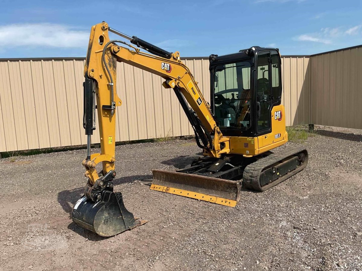machinerytrader's tweet image. 🚧2024 CATERPILLAR 303.5CR Mini Excavator For SALE!🌟

⏱️ 877 hours
💪 Compact, versatile, jobsite-ready

View the excavator here ➡️ ow.ly/PGiW50YlWKg

#Caterpillar #MachineryTrader #Excavators #MiniExcavators