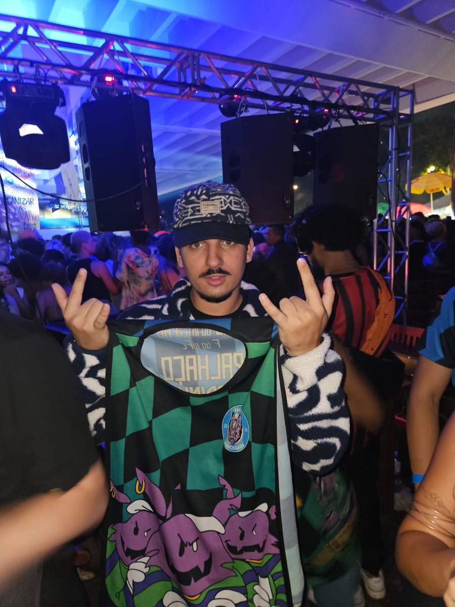 todefauusp's tweet photo. "antes morto do que mackenzista" - dj @pedrooadame 

mais um filiado à TODEFAU Morcegada. a massa só cresce. logo seremos pelo menos doze https://t.co/04xu5hrrvt