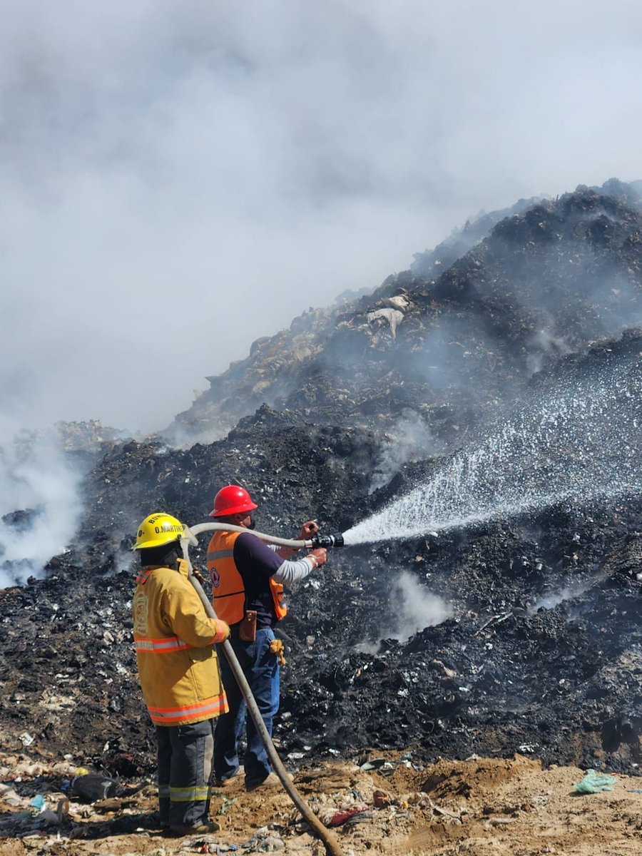 #Tlaxcala || Pobladores de #Cuapiaxtla exigen clausurar basurero de San José Chiapa porque atenta contra el derecho a un medioambiente sano || Piden la intervención de #Profepa y el gobierno de <a href="/LorenaCuellar/">Lorena Cuéllar</a>  

farotlax.com.mx/?p=17003