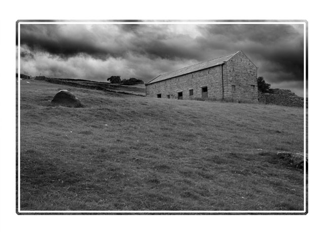 photos_dsmith's tweet image. The #countryside of the @PeakDistrictNT bring #beauty to the #northofengland. This #barn sits on a @nationaltrust #farm near @STWLadybower #blackandwhitephotography #weatherphotography #farming #blackandwhite #landscapephotography. Shot using a trusty @UKNikon #camera and #lens.