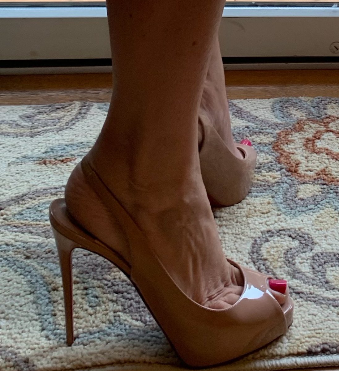 Highheelgirl8's tweet photo. Power Heel closeups💋👠
By request 💋👠 https://t.co/ayKJT9q8b6