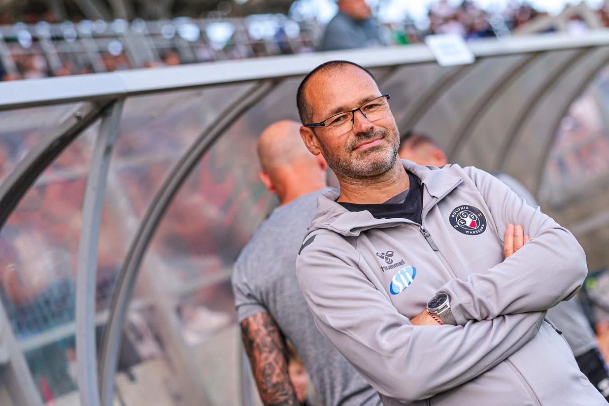 Polonia Warszawa wygrywa ważny mecz w kontekście awansu. Powrót do Ekstraklasy po 13 latach coraz bardziej realny. Najmocniejsza kadra od lat, świetna forma na wiosnę, trener dobrze zarządzający zespołem i właściciel z wielkimi ambicjami. Czarne Koszule coraz bliżej celu.