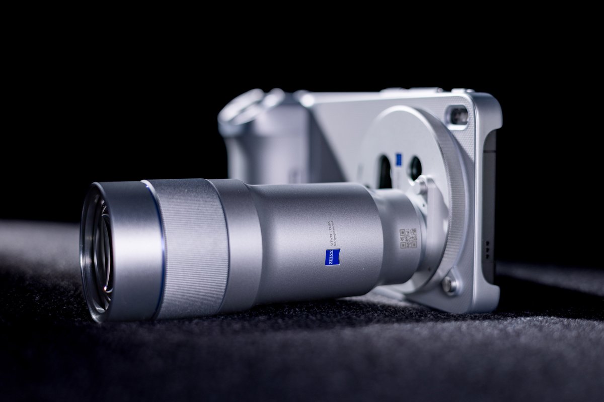 vivomobilemx's tweet photo. En MWC 2026, @Vivo_GLOBAL presentó X300 Ultra con el nuevo Teleobjetivo vivo ZEISS Gen 2 Ultra de 400 mm, llevando la fotografía móvil a otro nivel de alcance y precisión.
Sigue pendiente para conocer más sobre este lanzamiento.
#vivoX300Ultra #vivoSmartphone #MWC2026 https://t.co/arW73TAMvP