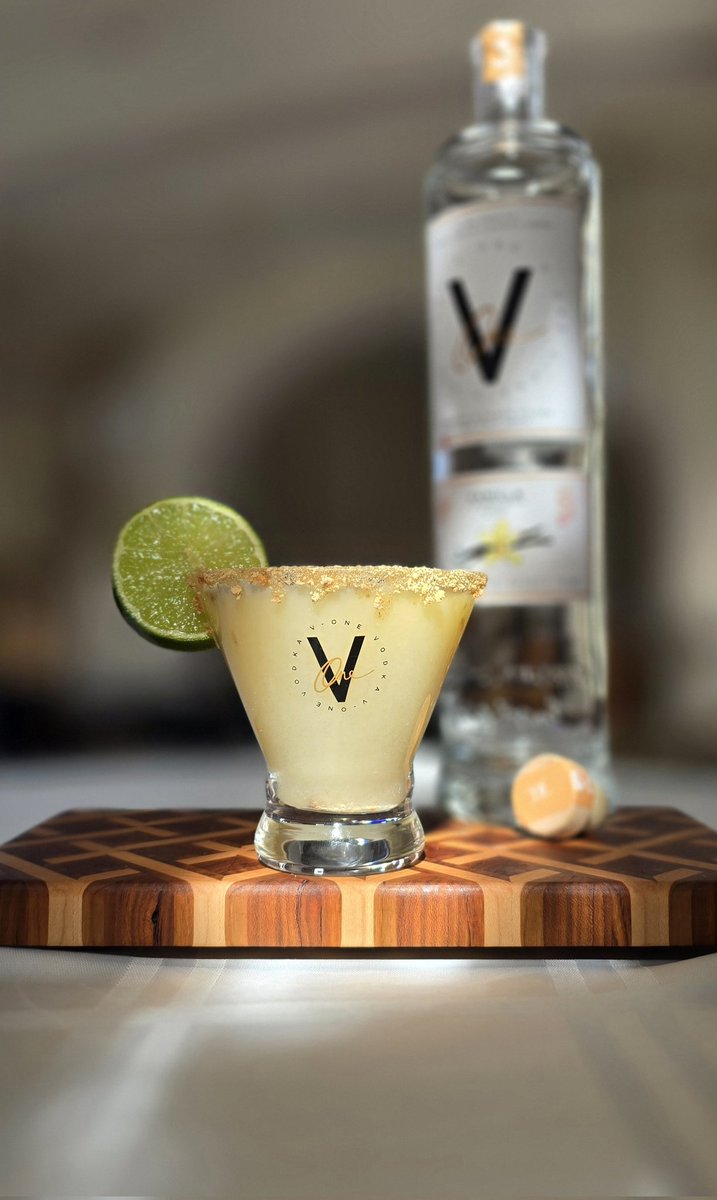 V1Vodka's tweet photo. Martini Monday just found its key....Perfect for this time of year!
Key Lime Pie Martini
✨ 2oz V-One Vanilla 
✨ 2/3oz Key Lime Juice
✨ 3/4oz Cream of Coconut
✨ 1.5oz Pineapple Juice
Better.
For You.
The Mindful Martini Drinker.
#VOneVodka
#Martini
#vanillavodka
@vodka https://t.co/z4pRuU1qxv