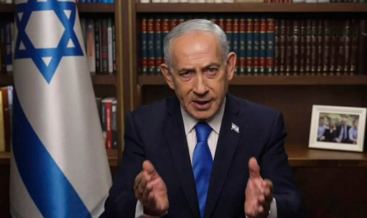 BrehendaS's tweet photo. Irán ataca la oficina de Netanyahu 

https://t.co/4DxLClyyec

#bbvipks4 #zeudiners #sstvi #Iran #Israel https://t.co/ViFJGIN9bS
