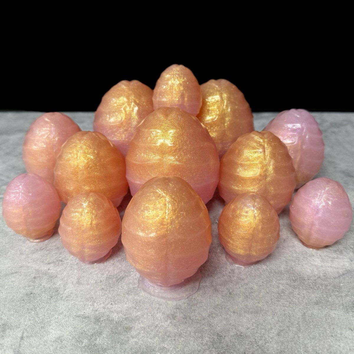 XenocatArtifact's tweet image. Our Nodus eggs have returned! 

Catch them in Large, Medium, and Small. 

There will be plenty more where these came from in the upcoming week, so stay tuned!

This beautiful batch is in 00-30 soft. 

How many eggs from this clutch can you hold?

#oviposition #eggs #silicone