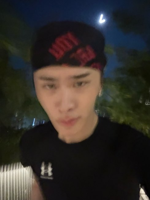 ตอนเช้าลงรูปได้เลยพร้อมกดไลก์ให้คนหล่อกำลังฟิตหุ่น