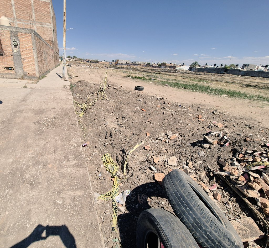 PPabloeas's tweet photo. Buenas tardee @josejoseantonio @spublicos_dgo @DurangoCap #Durango para solicitarle que nos ayude en tapa esa zanja antes de que los vecinos pongan tubos como en otras calles del frac geraldine calle fuerteventura # 426 @Canal12Dgo @heber_noti121ed @canal10durango @Sallvatoree https://t.co/NFvFlM5QOz