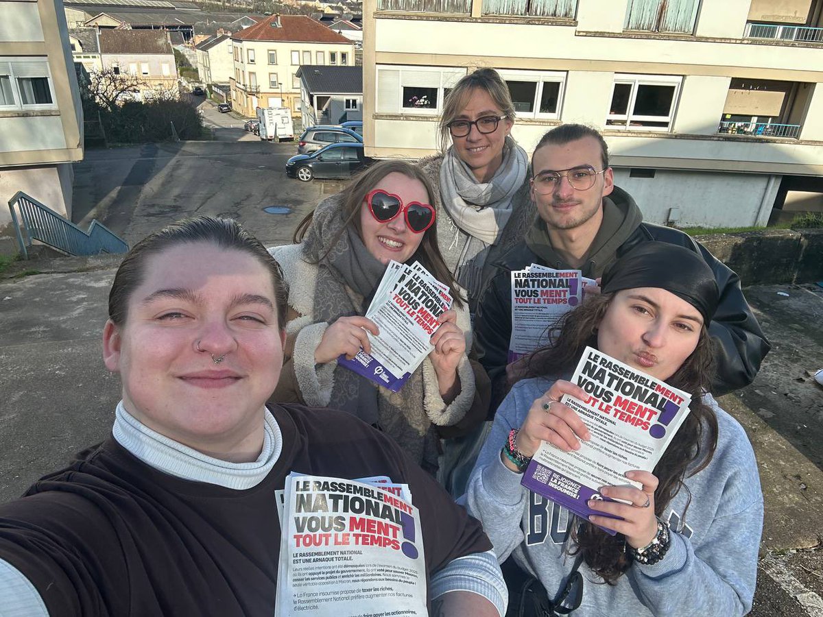 JI_FenschValle's tweet photo. 🏙️Tractage à #Knutange contre le RN !
🙅♂️Face à une candidate RN fantôme, nous refusons que la ville suive l’exemple de #Hayange avec ses politiques racistes et ses décisions qui précarisent le peuple.
🇫🇷Le 15 mars, on vote pour une commune solidaire et antifasciste ! https://t.co/oPe1thKIGe