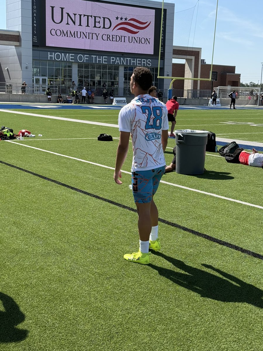 KJFox2028's tweet photo. Nice day for 7 v 7! Great experience.
@BattleSports2 @KenFoxSr @RingsNthingsCA @david_mcenaney @MWWildcatFB #Grateful #ParamountElite #HomeGrownAthletics #2BHIM https://t.co/W5ZvChF36A