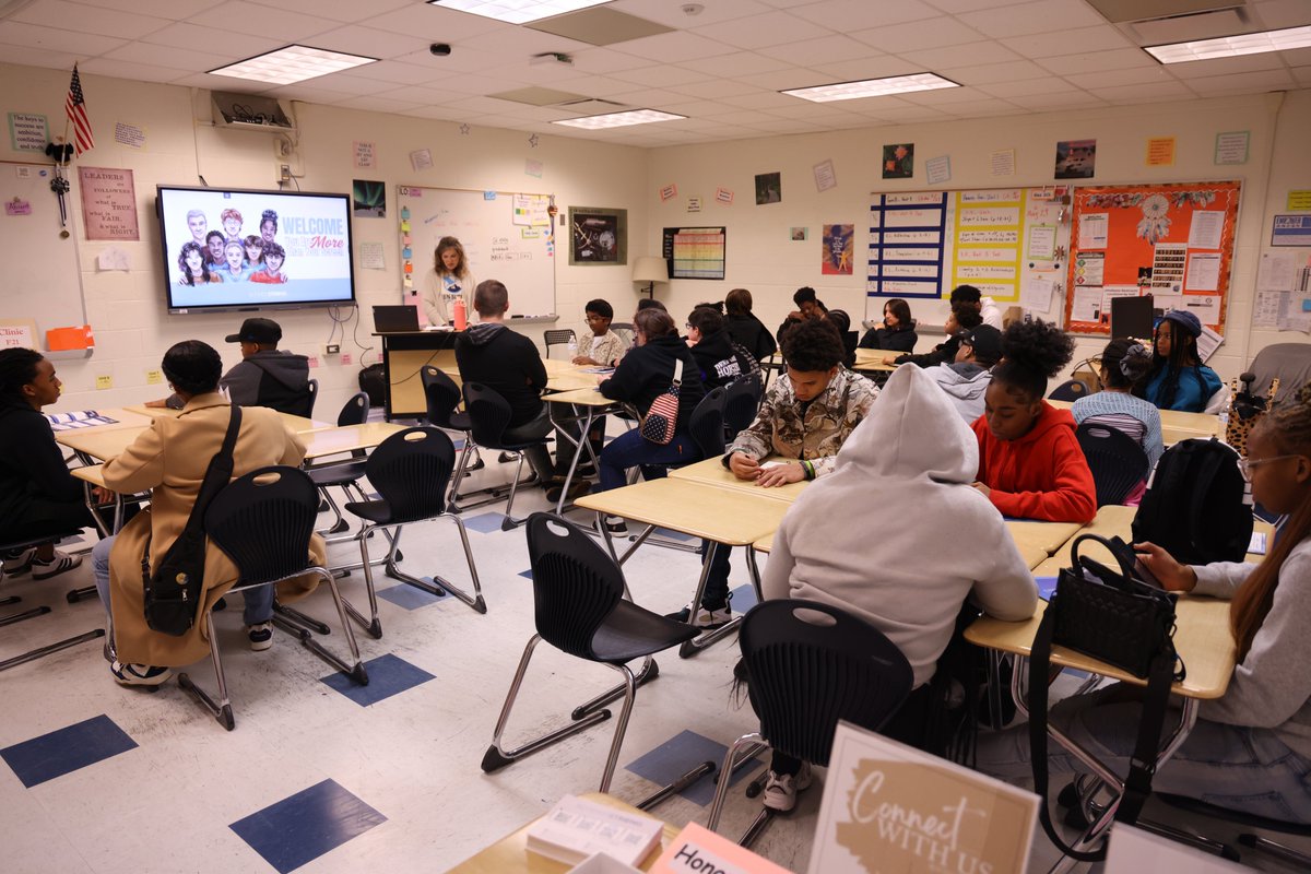 cpschoolsva's tweet photo. 🎉We had an amazing time at our 4th Annual Teen Summit at @IRHBraves! Thank you to Dr. Eugene Holloman, a former @JMU All-Conference RB, for delivering an inspiring message to our teens. Special thanks to @CPSFACE team, presenters, and volunteers who made it possible!#EmpowerCPS https://t.co/g2MeHyuG07
