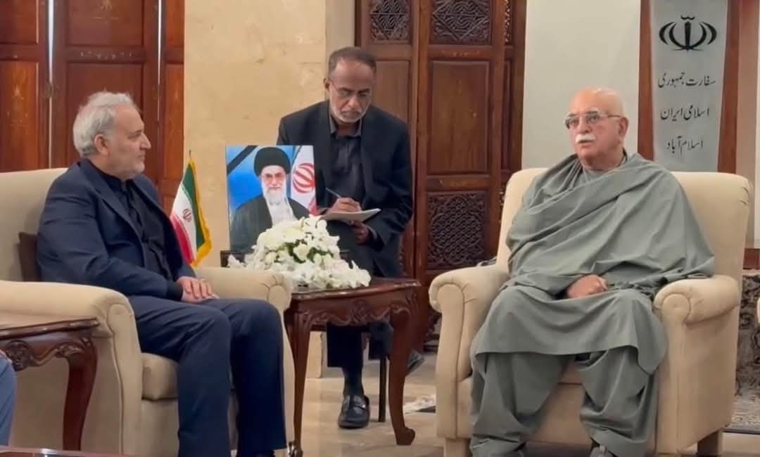 JamalMalyaar's tweet photo. اپوزیشن لیڈر محمود خان اچکزئی کى قيادت میں وفد نے اسلام آباد میں ایرانی سفارت خانے میں ایرانی سفیر سے شہید آیت اللہ سید علی حسینی خامنہ ای اور دیگر قیادت ،عوام اور معصوم بچوں کی شہادت پر تعزیت، فاتحہ خوانی اور اظہار یکجہتی کی۔ https://t.co/T2l9Fc5KSG