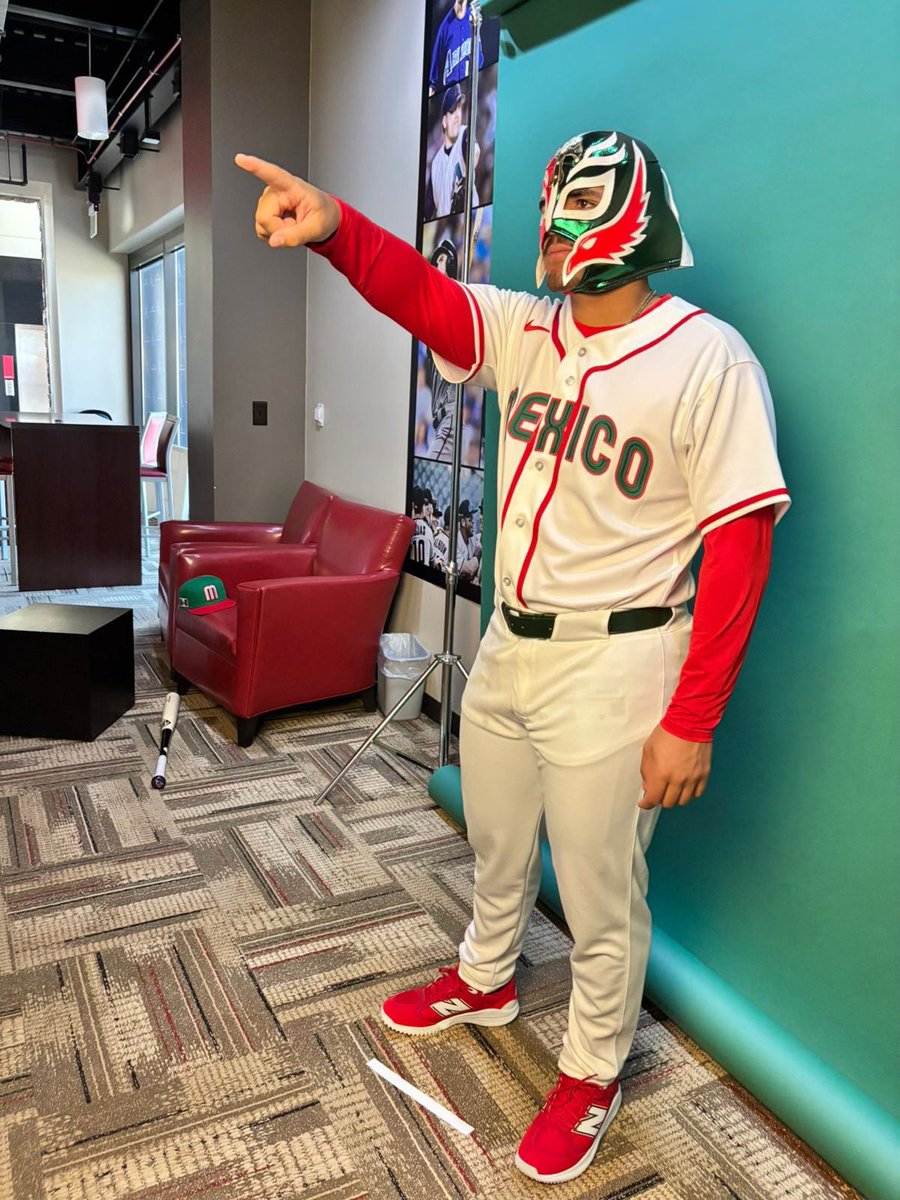CRocioContreras's tweet photo. Jarren Durán, Nick Gonzales y Nacho Álvarez Jr en sesión de fotos oficial para el Clásico Mundial de Béisbol 2026. https://t.co/kIpB32CGRF