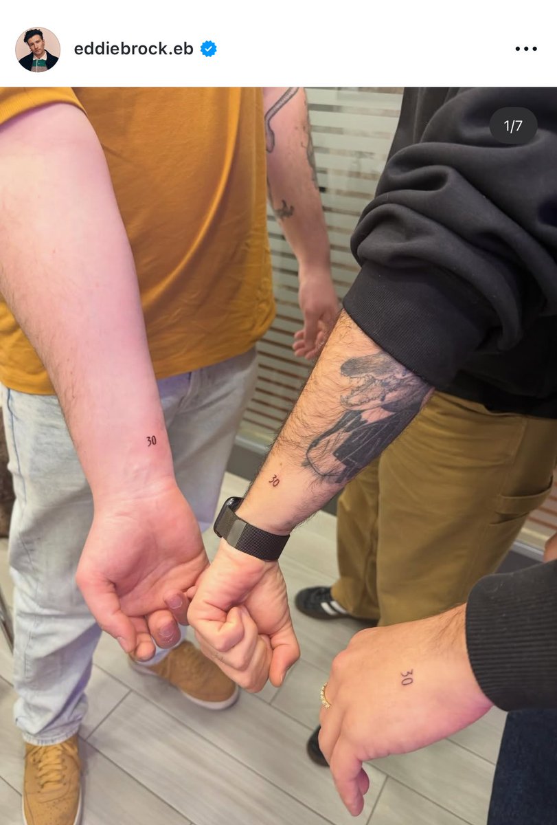 chenesannotutti's tweet photo. SI È TATUATO IL 30 ESIMO POSTO DI SANREMO MI PISCIO https://t.co/kSZfwAMgSi