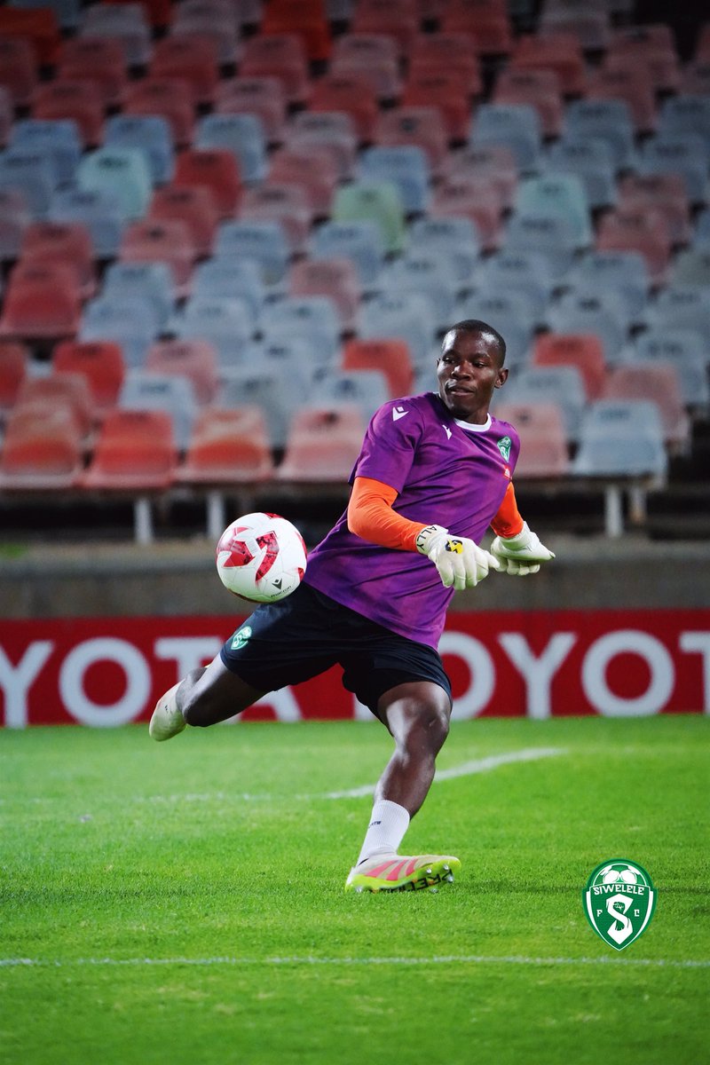 Siwelele_FC's tweet image. 🌙 Under the lights. Locked in for tomorrow.

Preparation mode: ON 💚🤍

HelaYalo !✊🏽

#SiweleleFC #NightTraining #MatchReady #FocusMode #GreenAndWhite