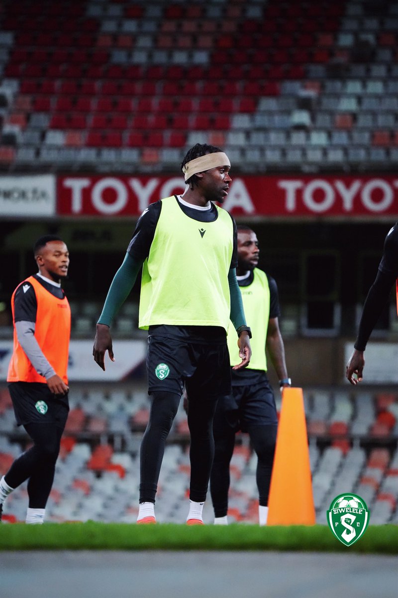 Siwelele_FC's tweet image. 🌙 Under the lights. Locked in for tomorrow.

Preparation mode: ON 💚🤍

HelaYalo !✊🏽

#SiweleleFC #NightTraining #MatchReady #FocusMode #GreenAndWhite