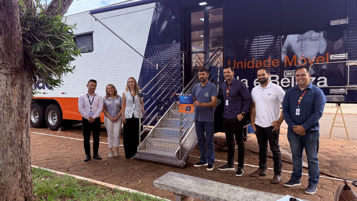 O Senac PR realizou a entrega da Unidade Móvel de Moda e Beleza em Esperança Nova, dando início às ações de qualificação profissional no município.
A unidade ficará na cidade até 26/03, oferecendo 4 cursos gratuitos na área de moda e beleza, com 60 vagas para a comunidade.