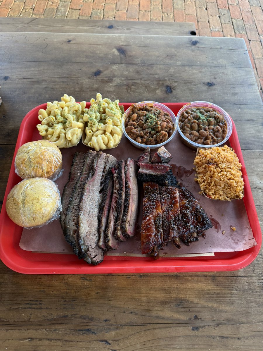 brentradess's tweet photo. Texas BBQ Mogs every other type of BBQ 

This is a fact https://t.co/LF7Z6At5Fh