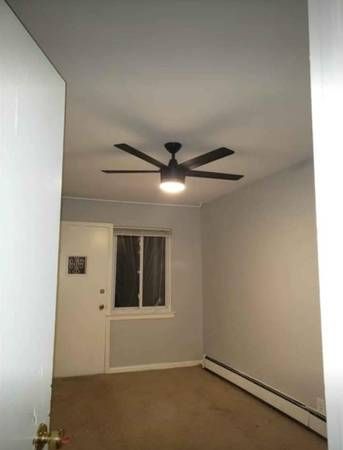 Snappily_NYC's tweet photo. Room for Rent in Astoria, NY:
Large bedroom with large closet
Rent: $1400/mth
Available: 01-Apr-2026
Details: https://t.co/plafndhP8F
#RoomsForRent #Astoria #CoLiving #AffordableHousing https://t.co/5qxcwCUVpH