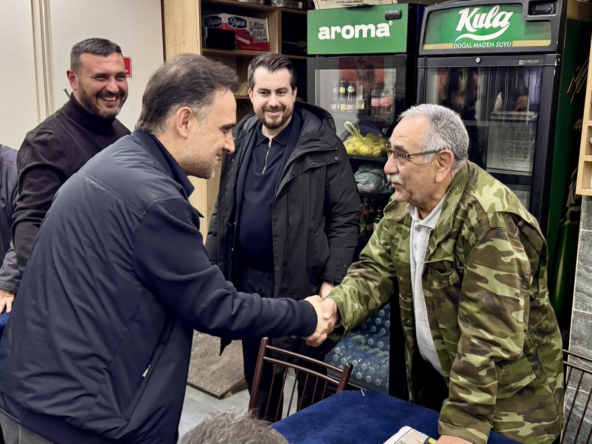 BaybaturMurat's tweet photo. İftar sonrası Malta kahvelerinde hemşehrilerimizle bir araya geldik.

Sohbet ettik, dinledik, not aldık. 

Bizim siyaset anlayışımız masa başında değil; milletin arasında, çayın buharında, samimi muhabbetin tam ortasında şekillenir�� https://t.co/lLdOCTiei4