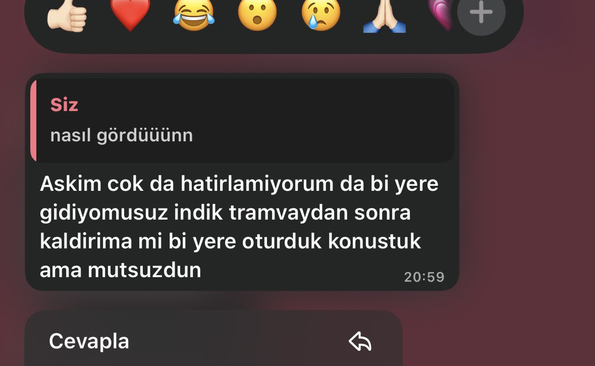 Estrellababy0's tweet photo. hic bi sey bilmemesine ragmen hissedip rüyasında görmüs… gercek bir dost https://t.co/Eonvgsnvew