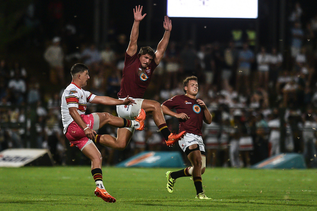 MatiesSport's tweet photo. Full Time Score
The second half saw Tuks mount a comeback, capitalising on momentum in front of their supporters. Despite a brave defensive effort and continued fight from the #MaroonMachine, the hosts takes the W.
FULL TIME:
FNB Tuks 33โ17 FNB Maties
#rugbythatrocks #NTLVL https://t.co/JIjSN7vUrG